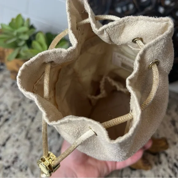 Bvlgari x Emirates Metallic Drawstring Pouch - Picture 8 of 11